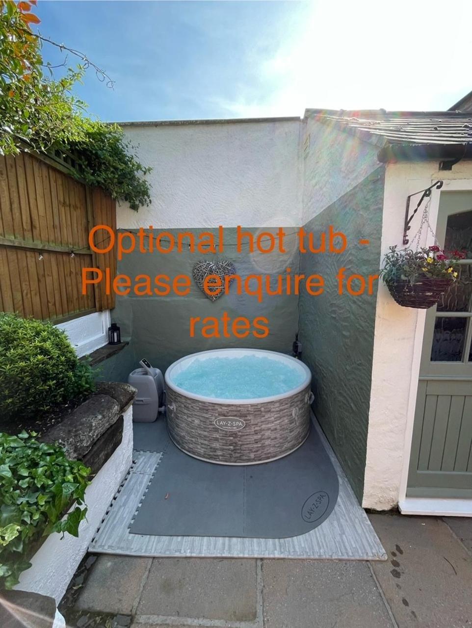 Overleigh Cottage, With Optional Hot Tub Hire Holiday home Chester